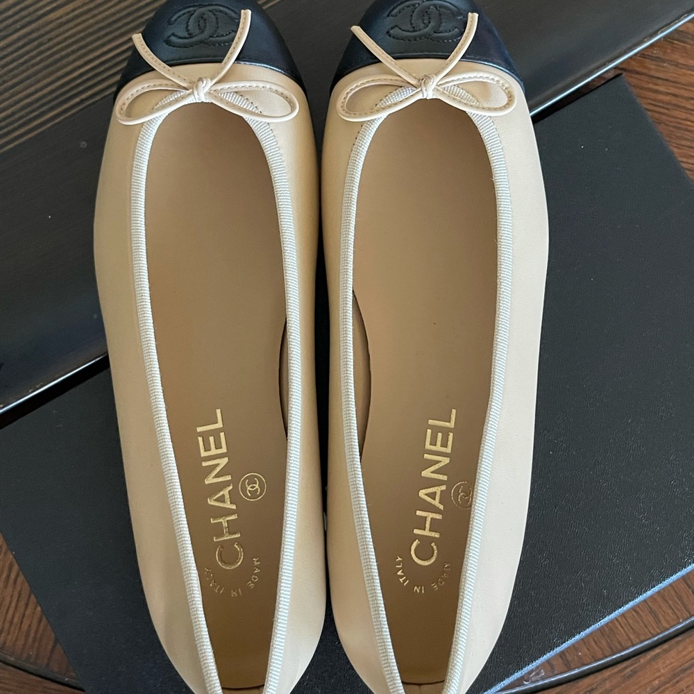 NIB CHANEL Beige Lambskin Cap Toe Ballerina Flats - Picture 5 of 12